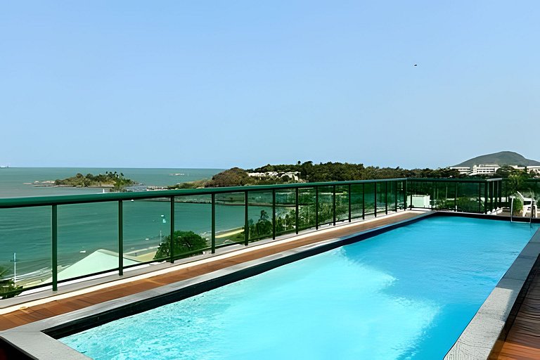 Na beira da praia com piscina na cobertura